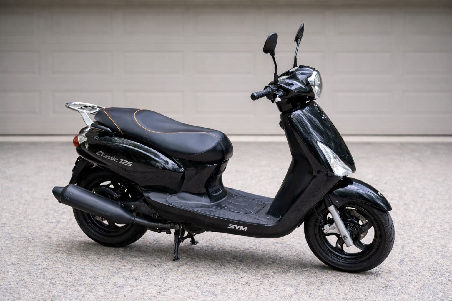 Classic 125 scooter